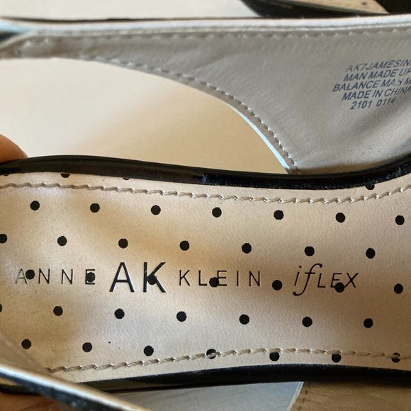 Anne Klein iFlex Black & White Open Toe Shoe - EUC - Picture 4 of 10